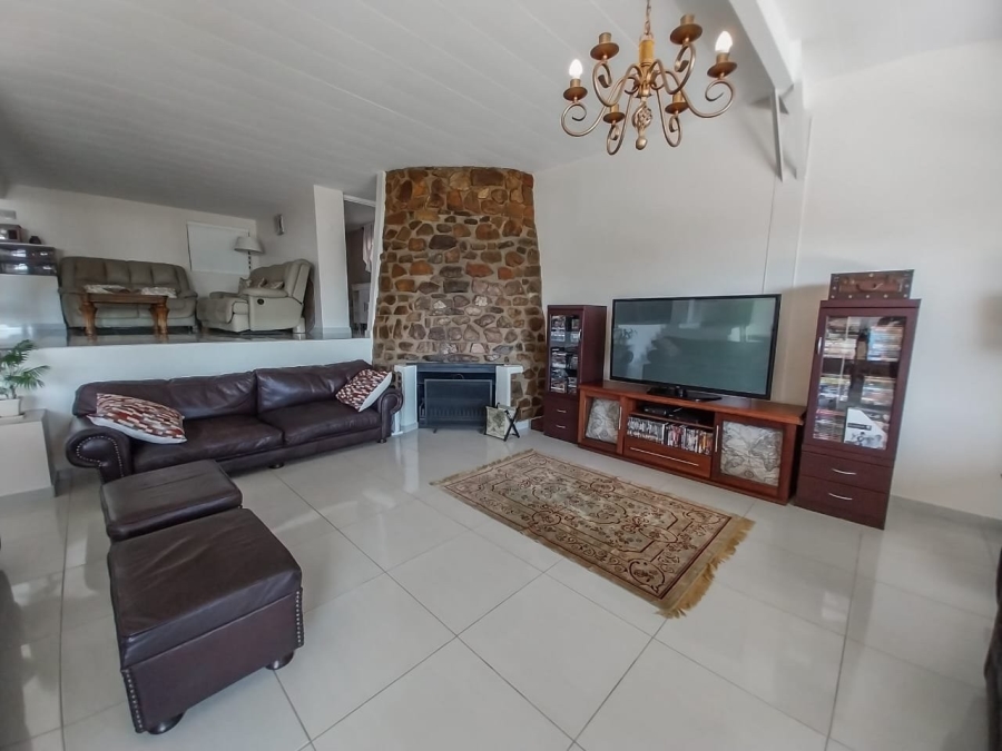 5 Bedroom Property for Sale in Meerhof North West